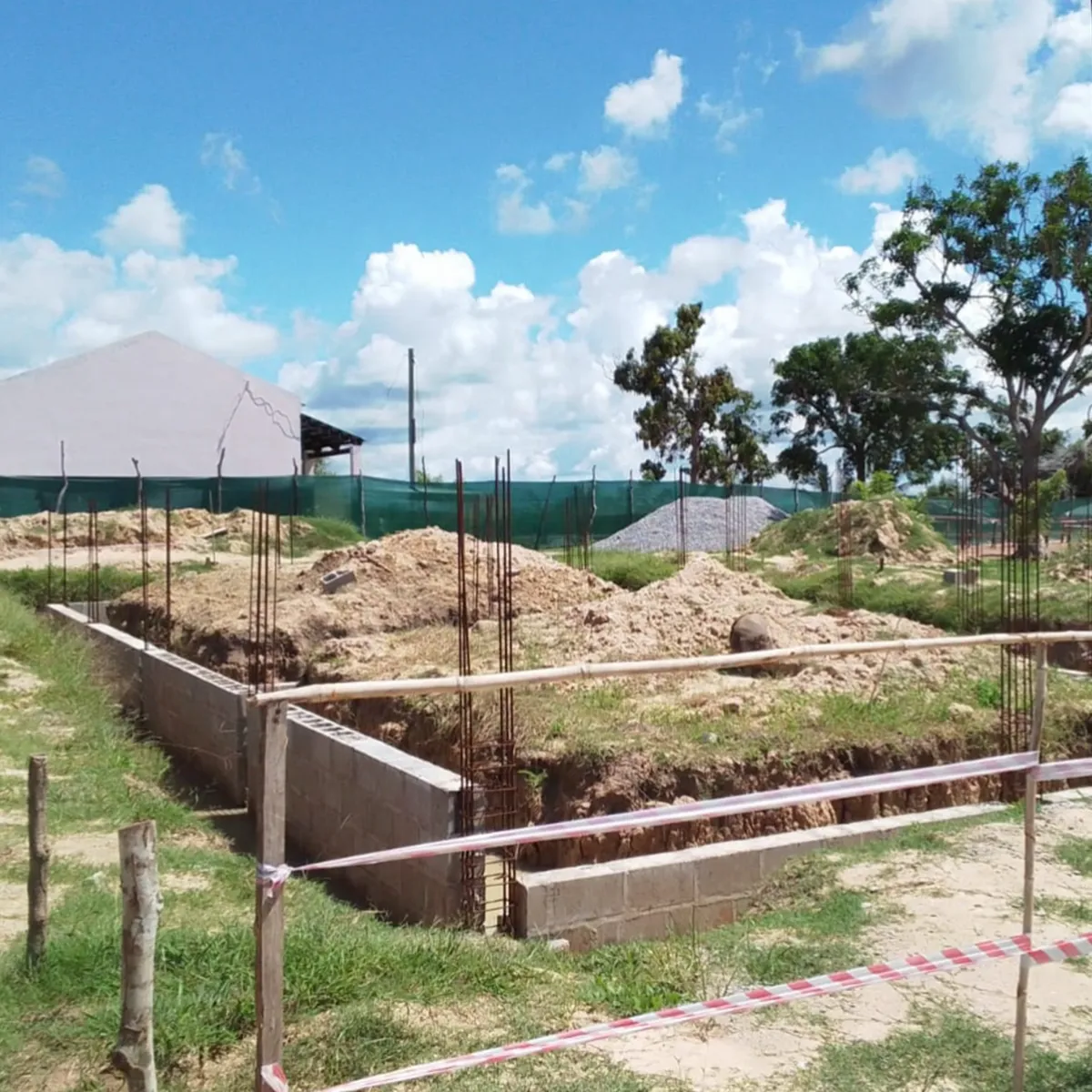 Bloco Escolar e Sanitários Mecufi
